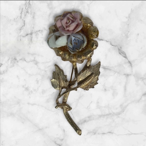 Unsigned Coro Vintage Gold Tone Flower Brooch Pin with Porcelain Roses - Picture 2 of 6